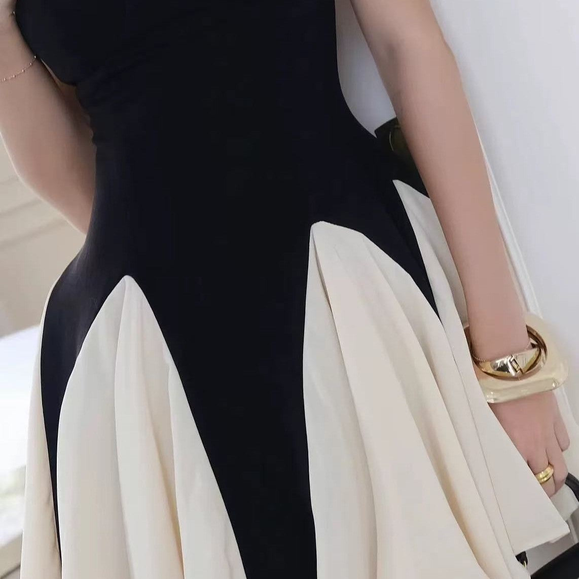 Romantic French Style Black And White Color-block Sling Dress Niche Elegant Slimming Seaside Gentle Hot Girl Dress